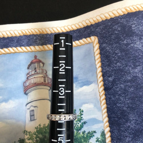 Platinum and Diamond wedding ring setting semi-mount - Picture 15 of 16